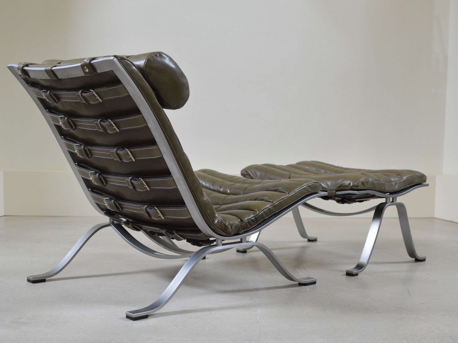 Ari Lounge chair