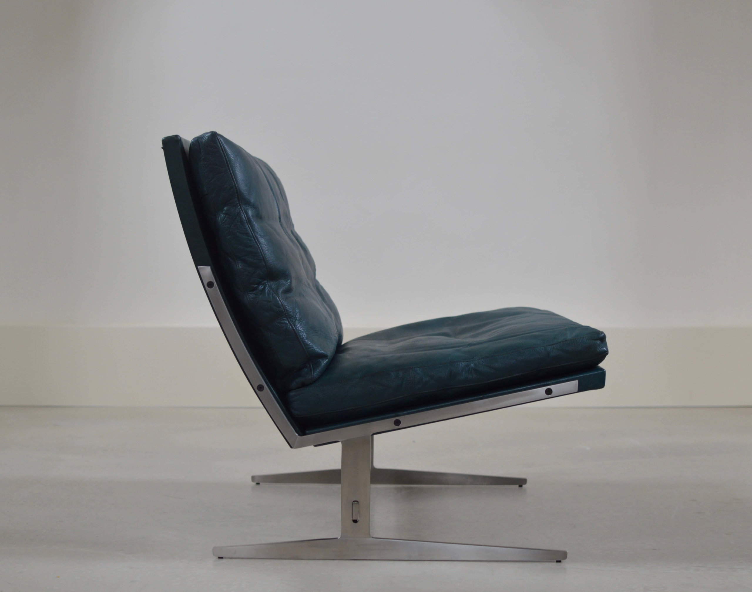 Vintage BO-561 Lounge chair