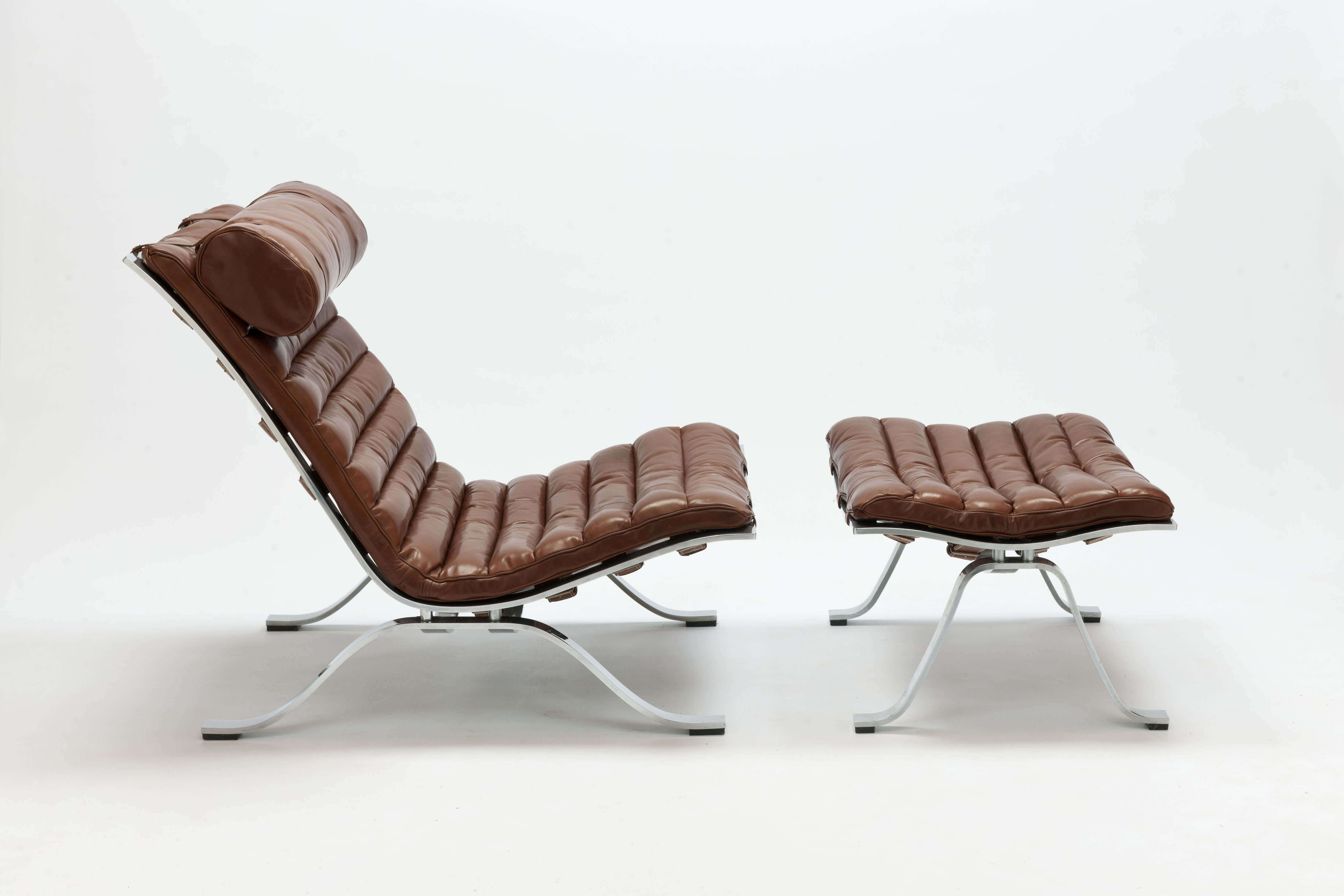 Vintage Ari lounge chair met voetenbank