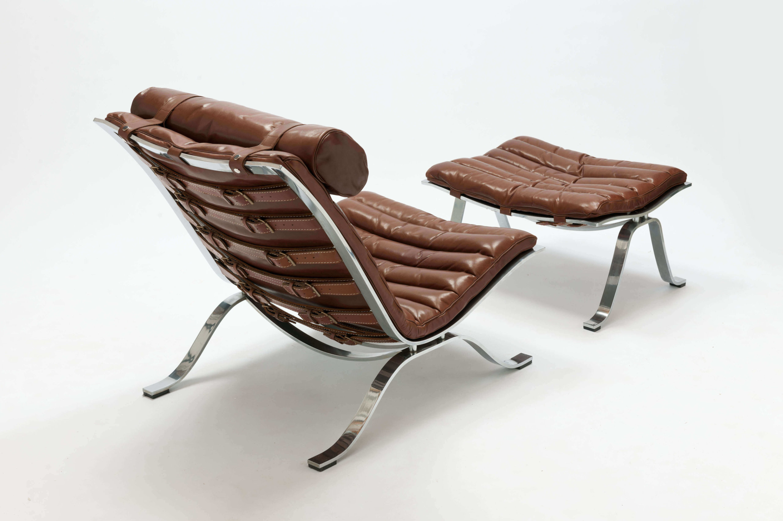 Vintage Ari lounge chair met voetenbank