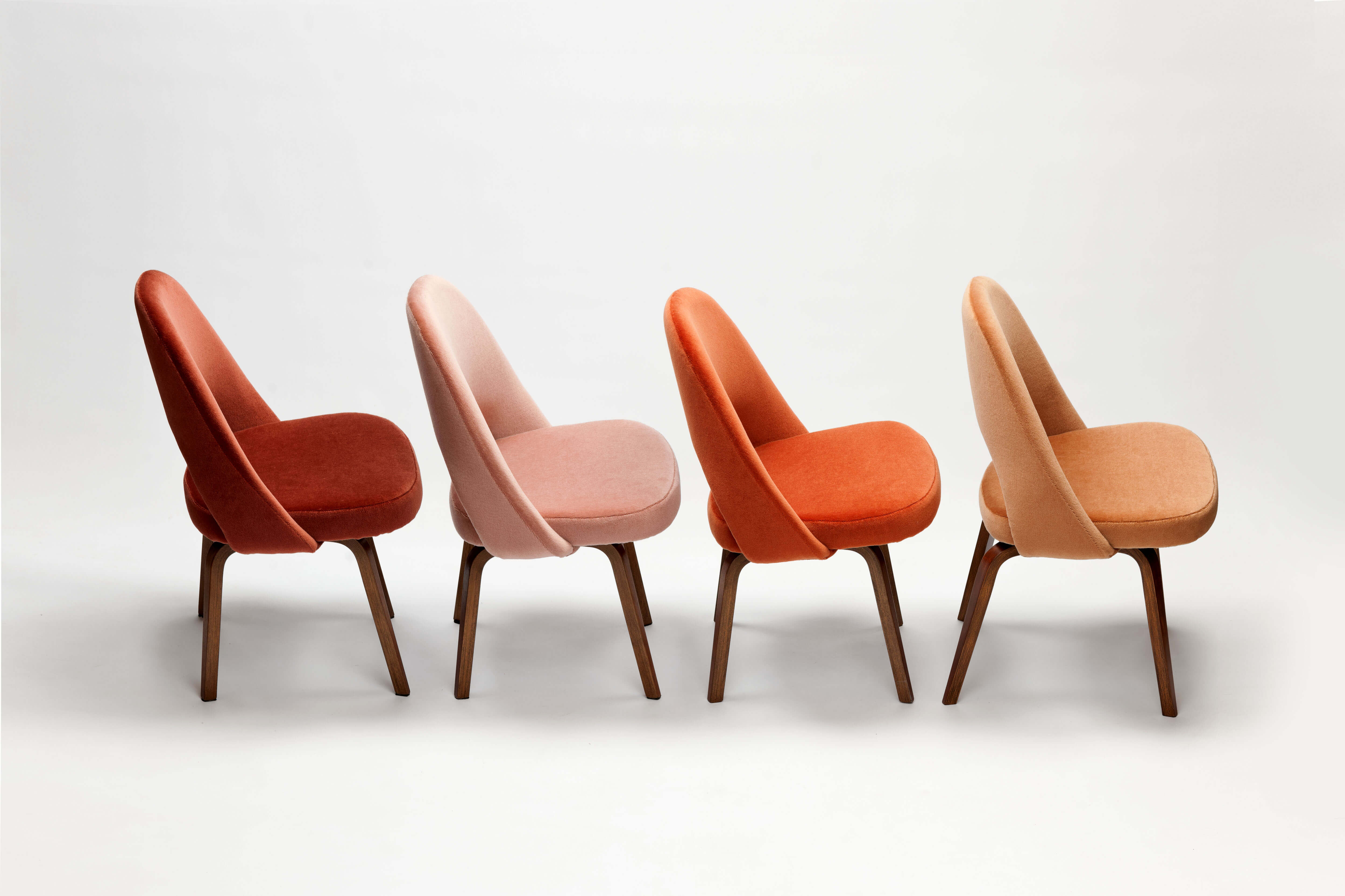 Vintage ‘Conference Chairs’ met houten poten