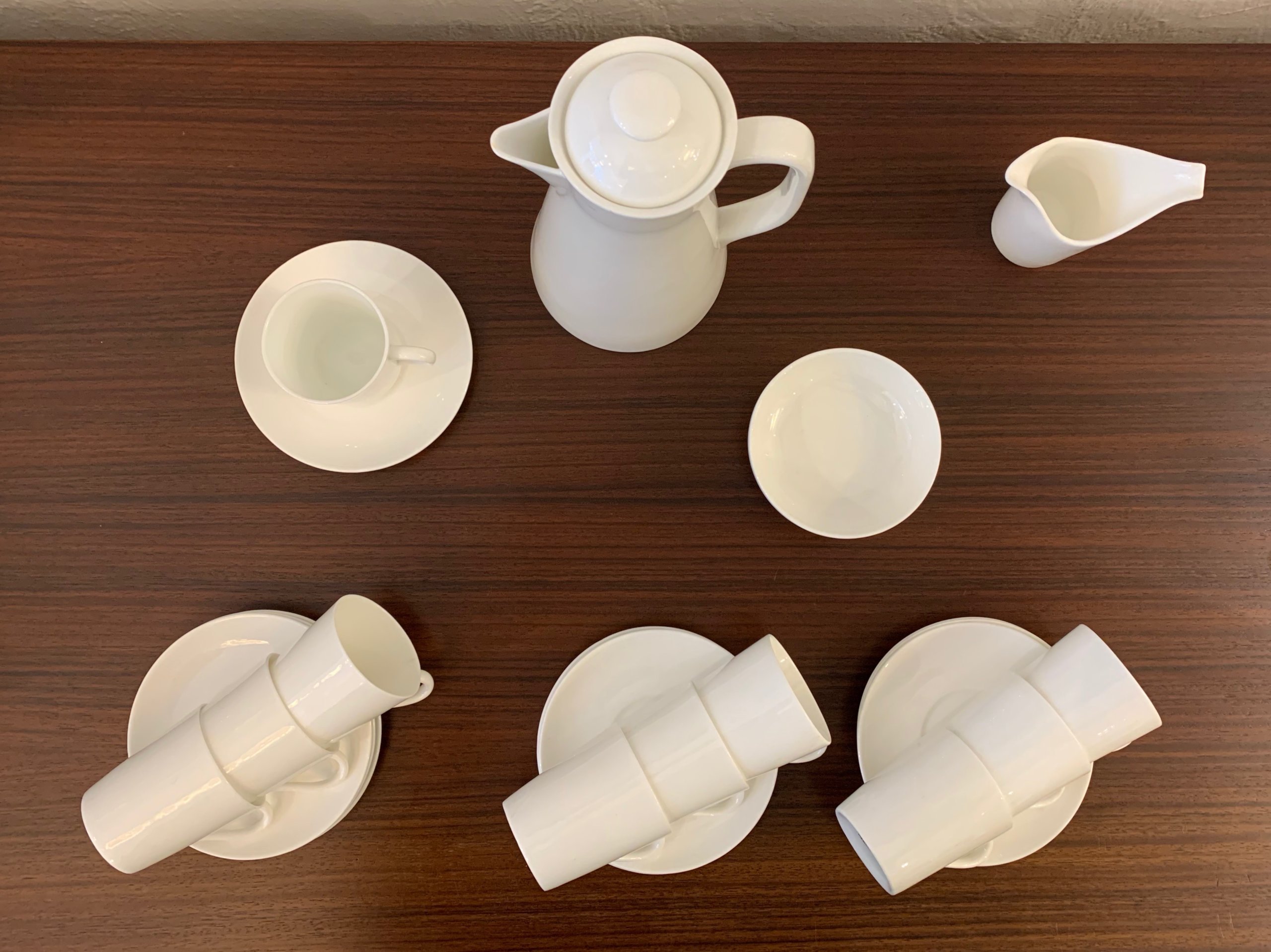 Vintage ‘SA’ Plain Bone China Servies