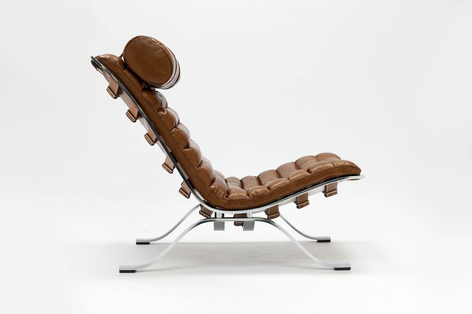 Vintage ARI Lounge Chair & Ottoman
