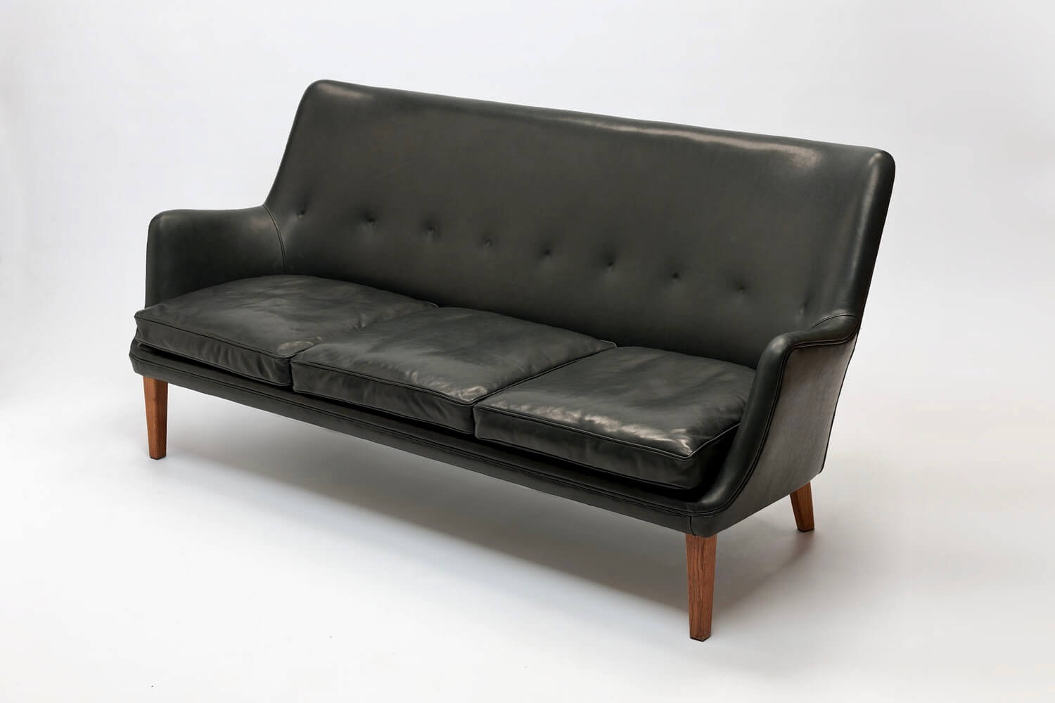 Vintage AV53/3 sofa