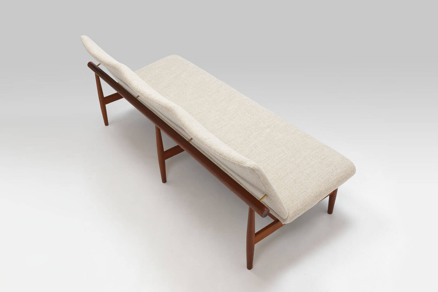 Vintage ‘Japan’ / 137 series sofa