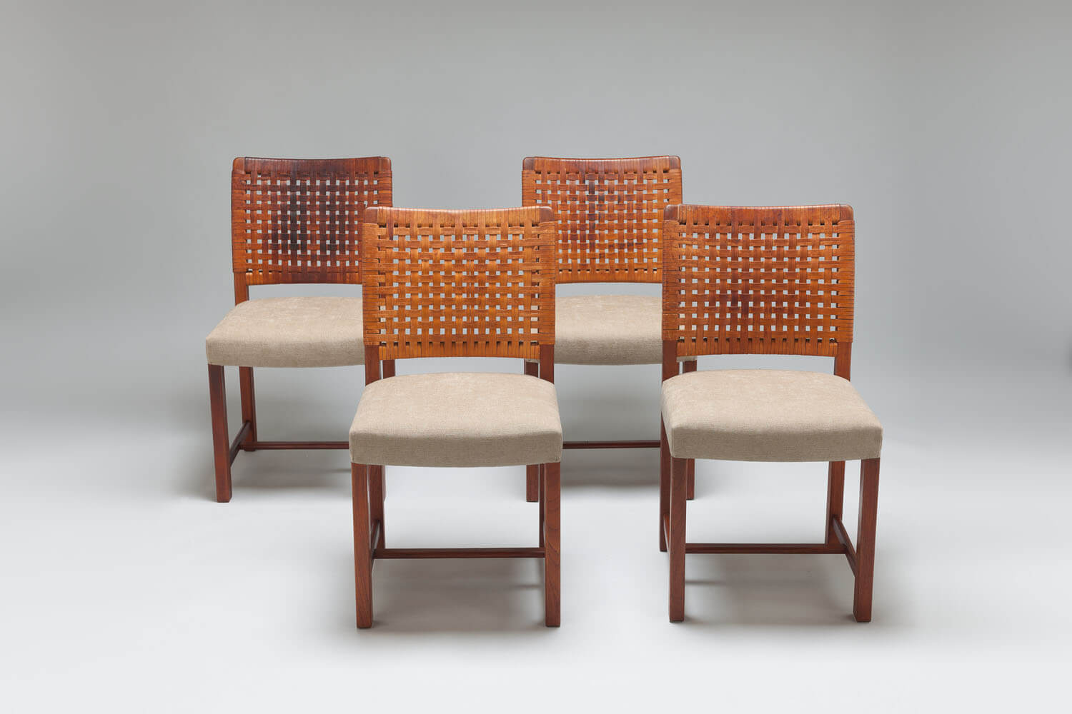 Vintage Näyttely Chairs (4)