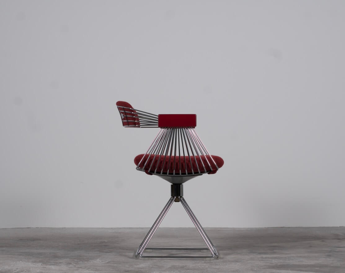 Delta chair