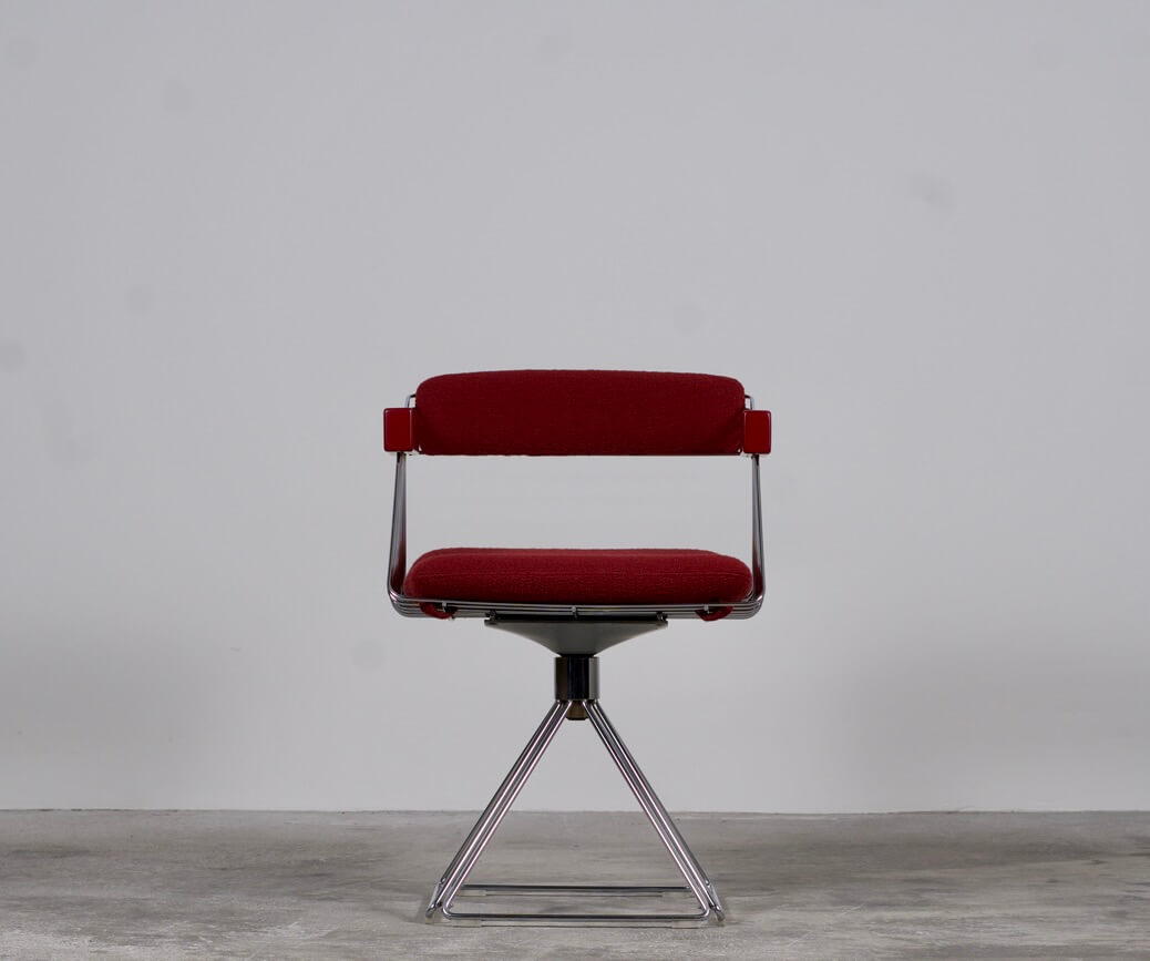 Delta chair