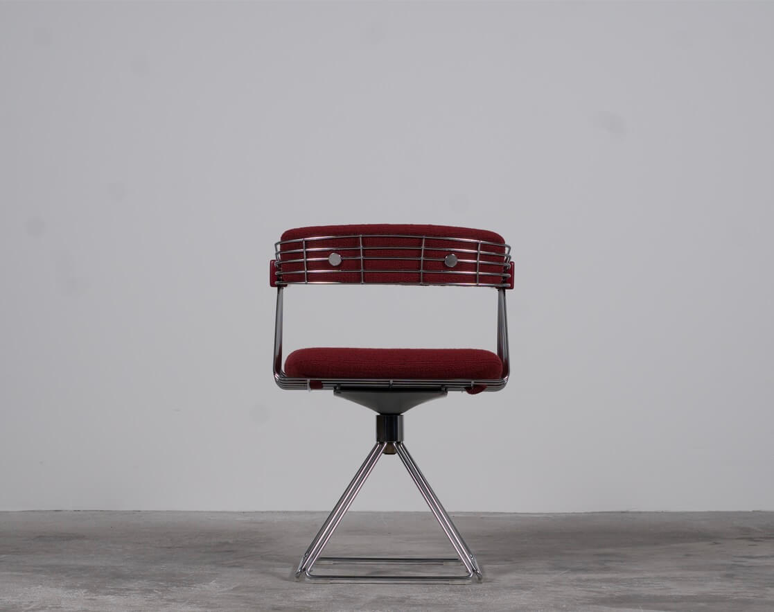Delta chair