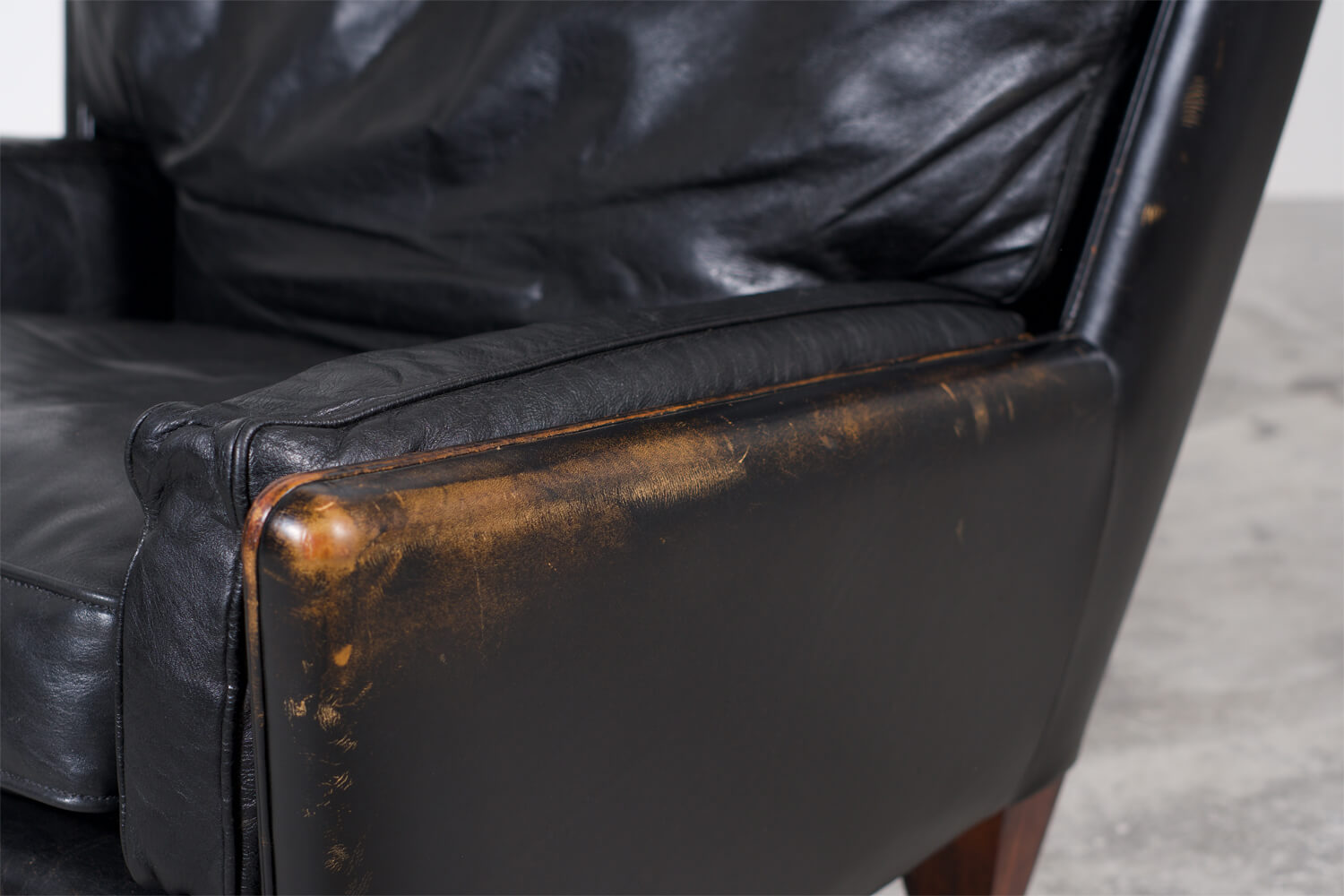 V11 Lounge Chair