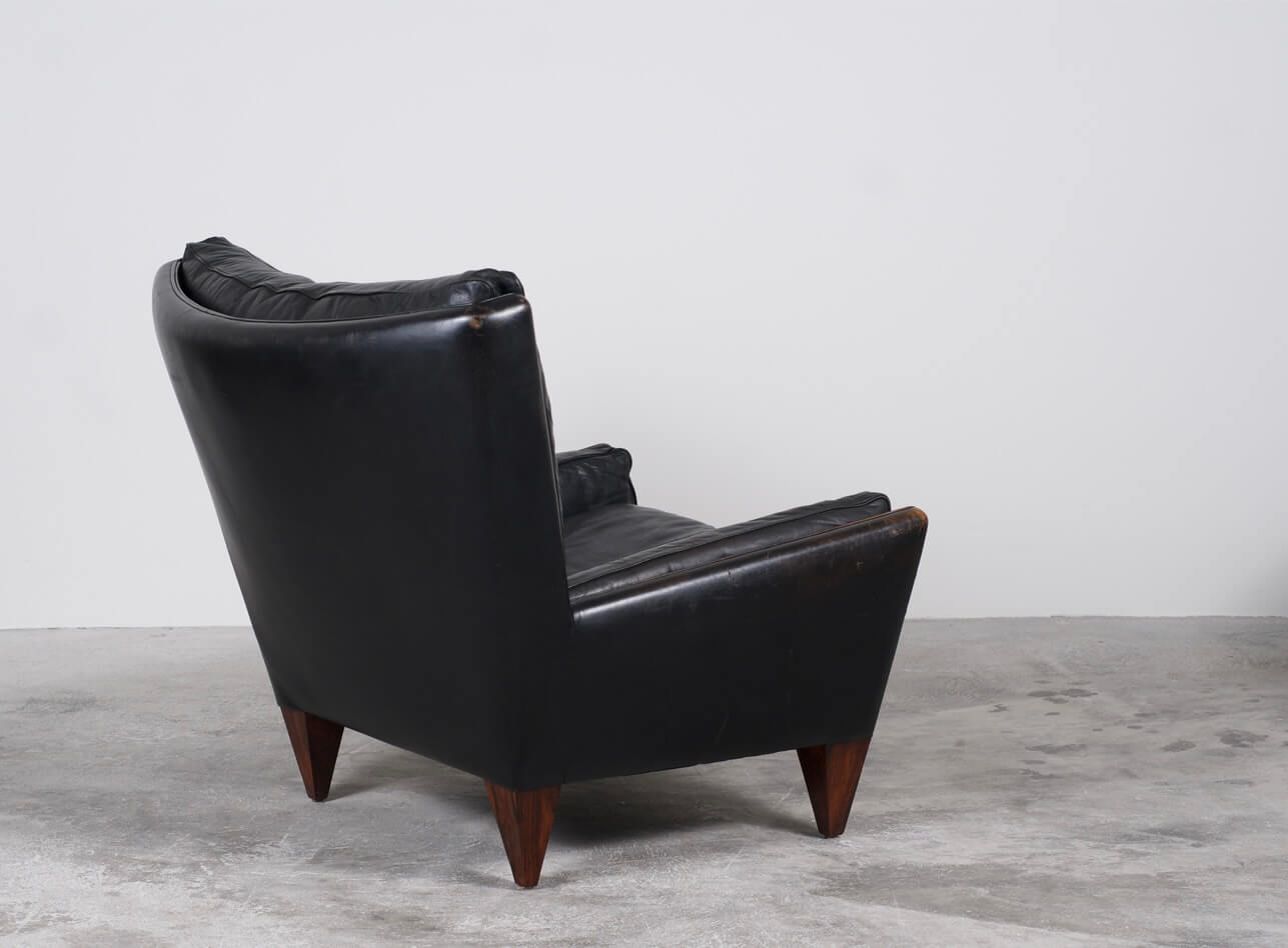 V11 Lounge Chair